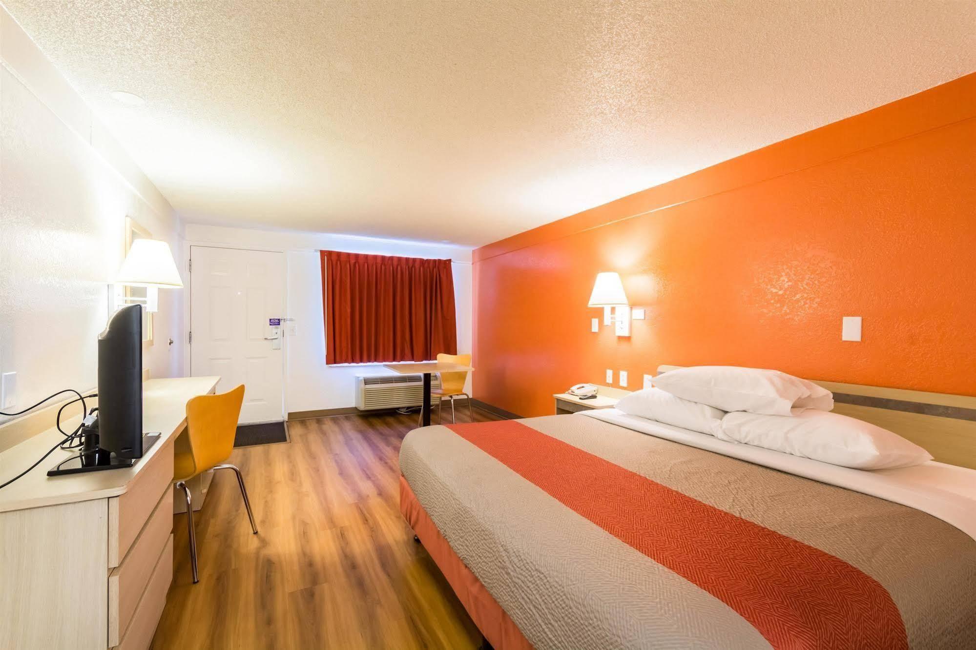 Travelodge By Wyndham Essington / Philadelphia Airport Экстерьер фото