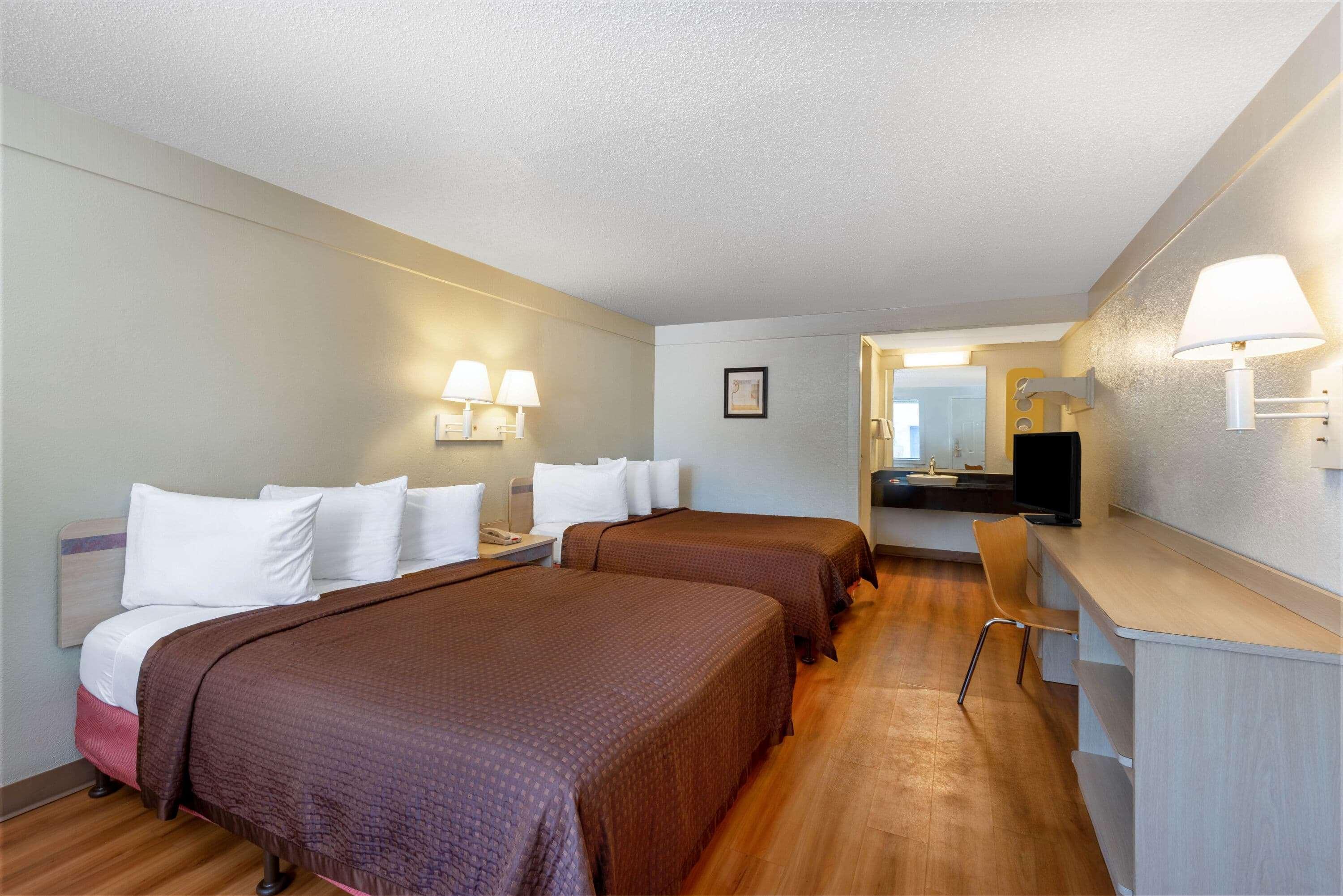 Travelodge By Wyndham Essington / Philadelphia Airport Экстерьер фото