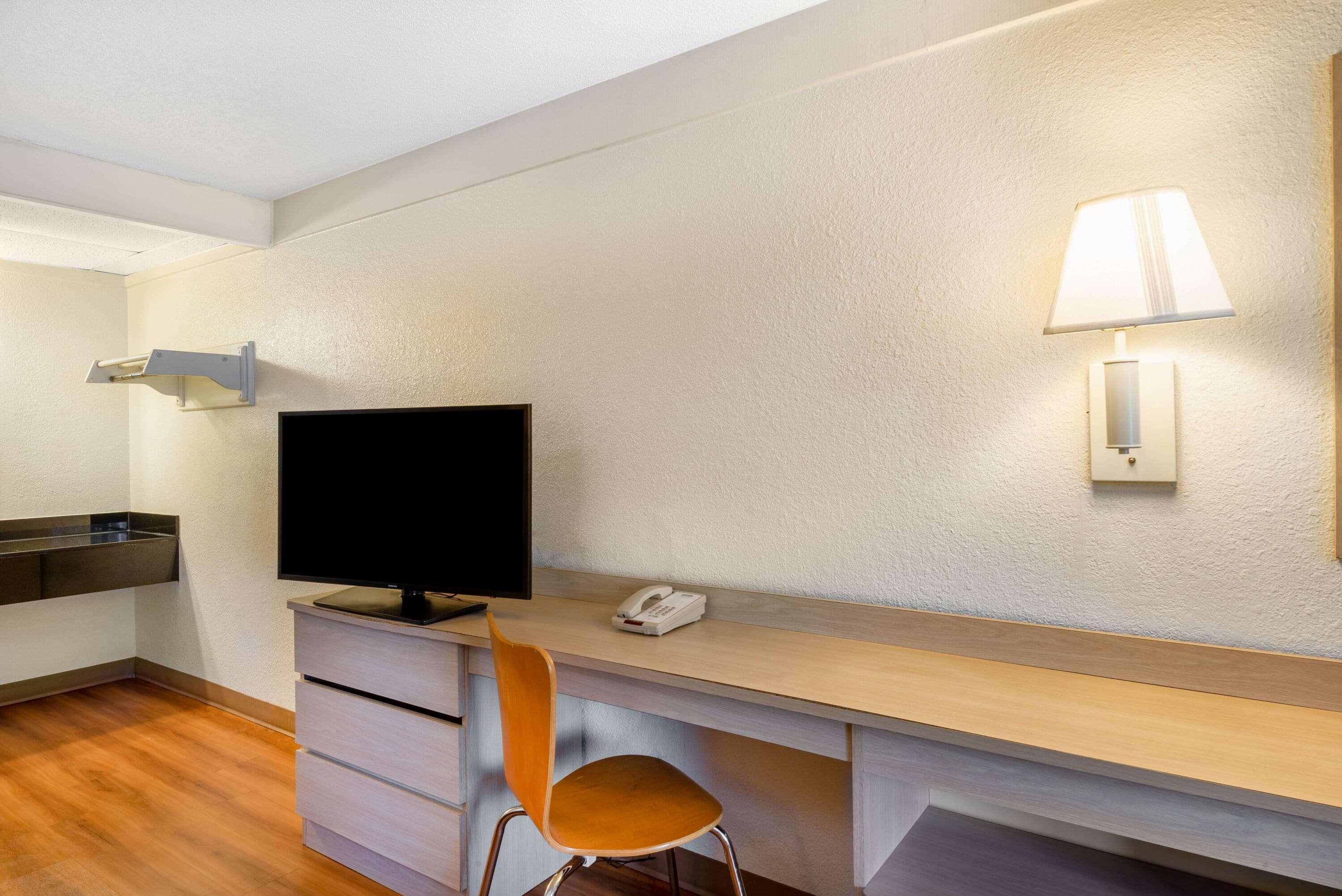 Travelodge By Wyndham Essington / Philadelphia Airport Экстерьер фото