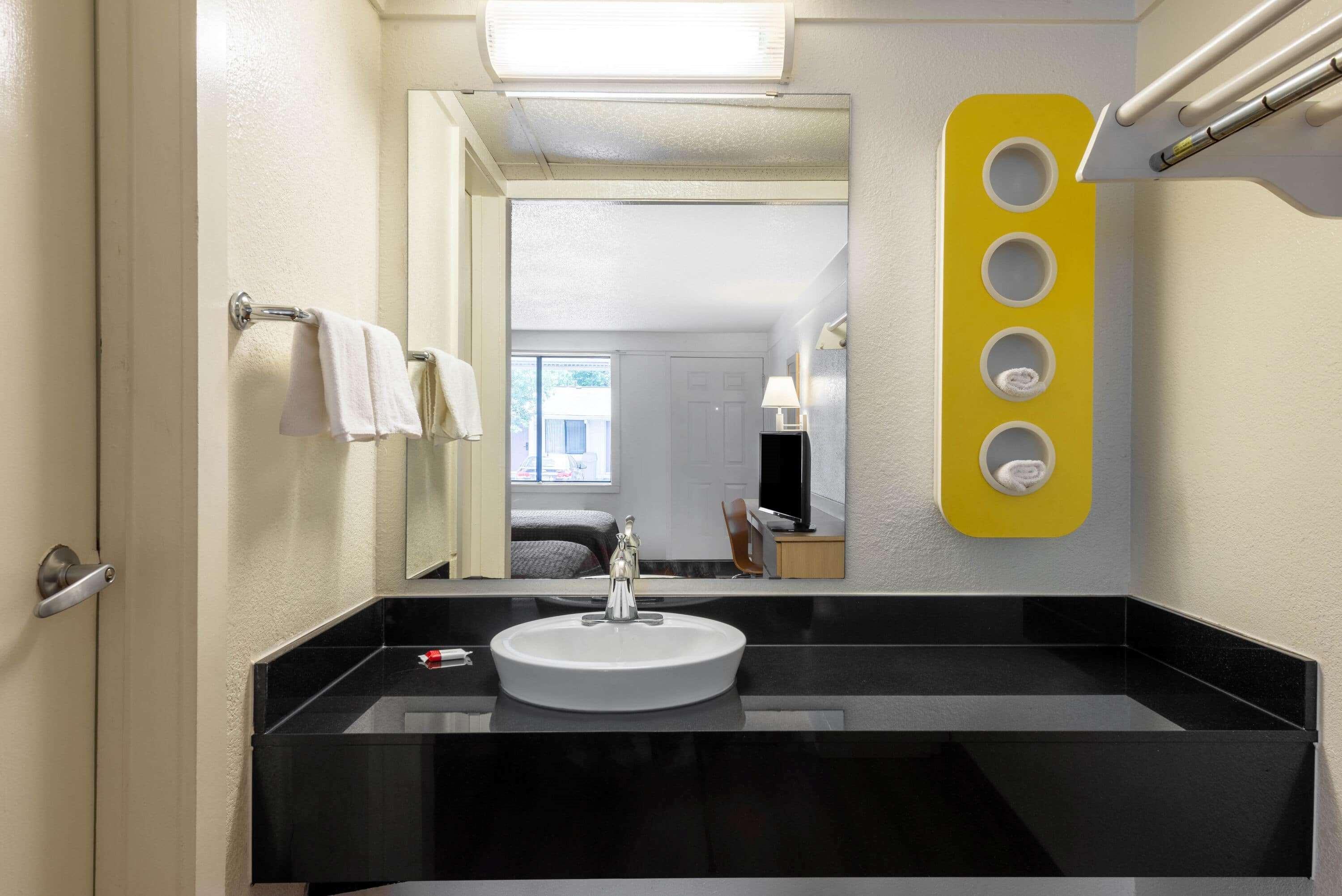 Travelodge By Wyndham Essington / Philadelphia Airport Экстерьер фото