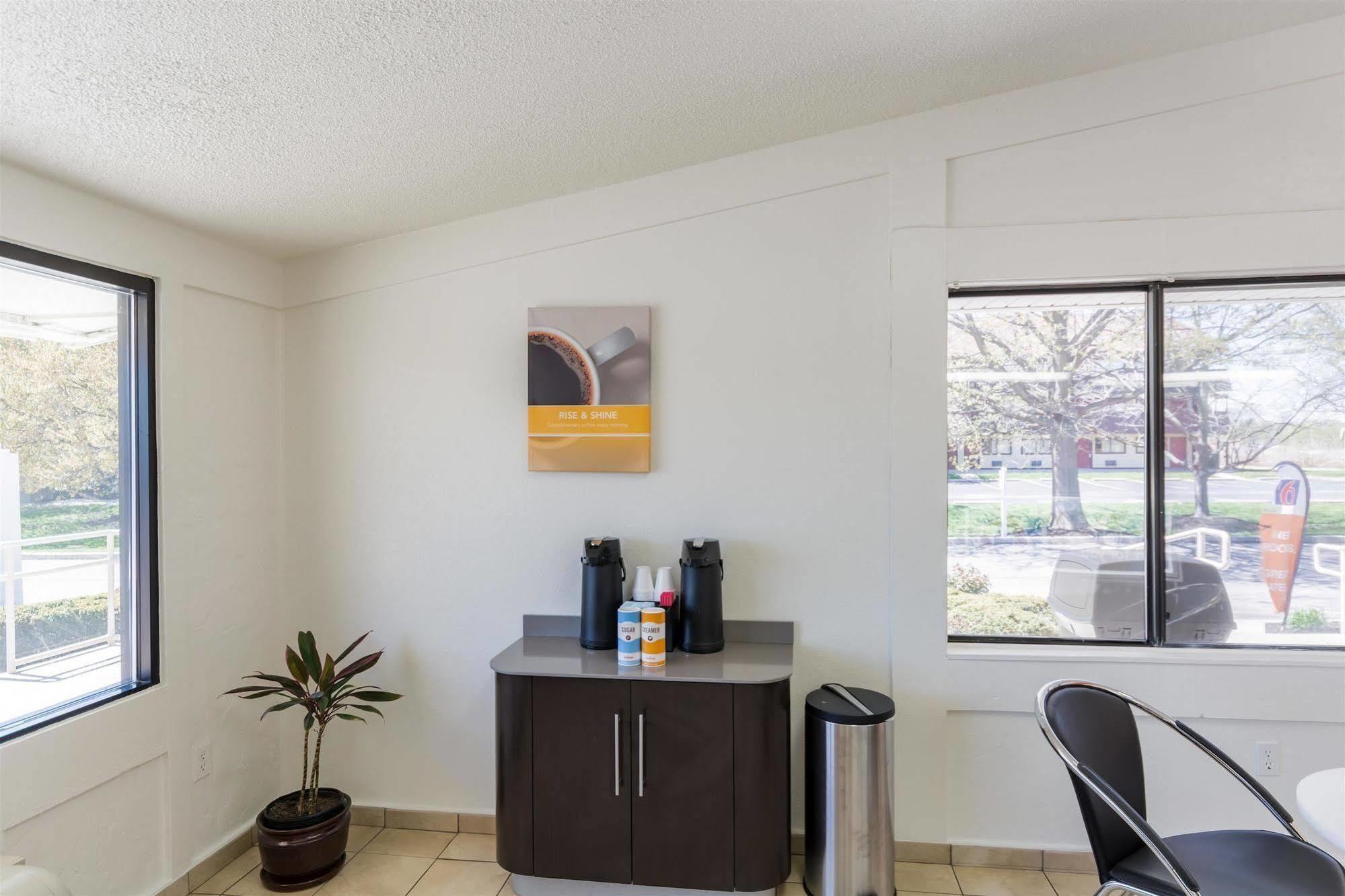 Travelodge By Wyndham Essington / Philadelphia Airport Экстерьер фото