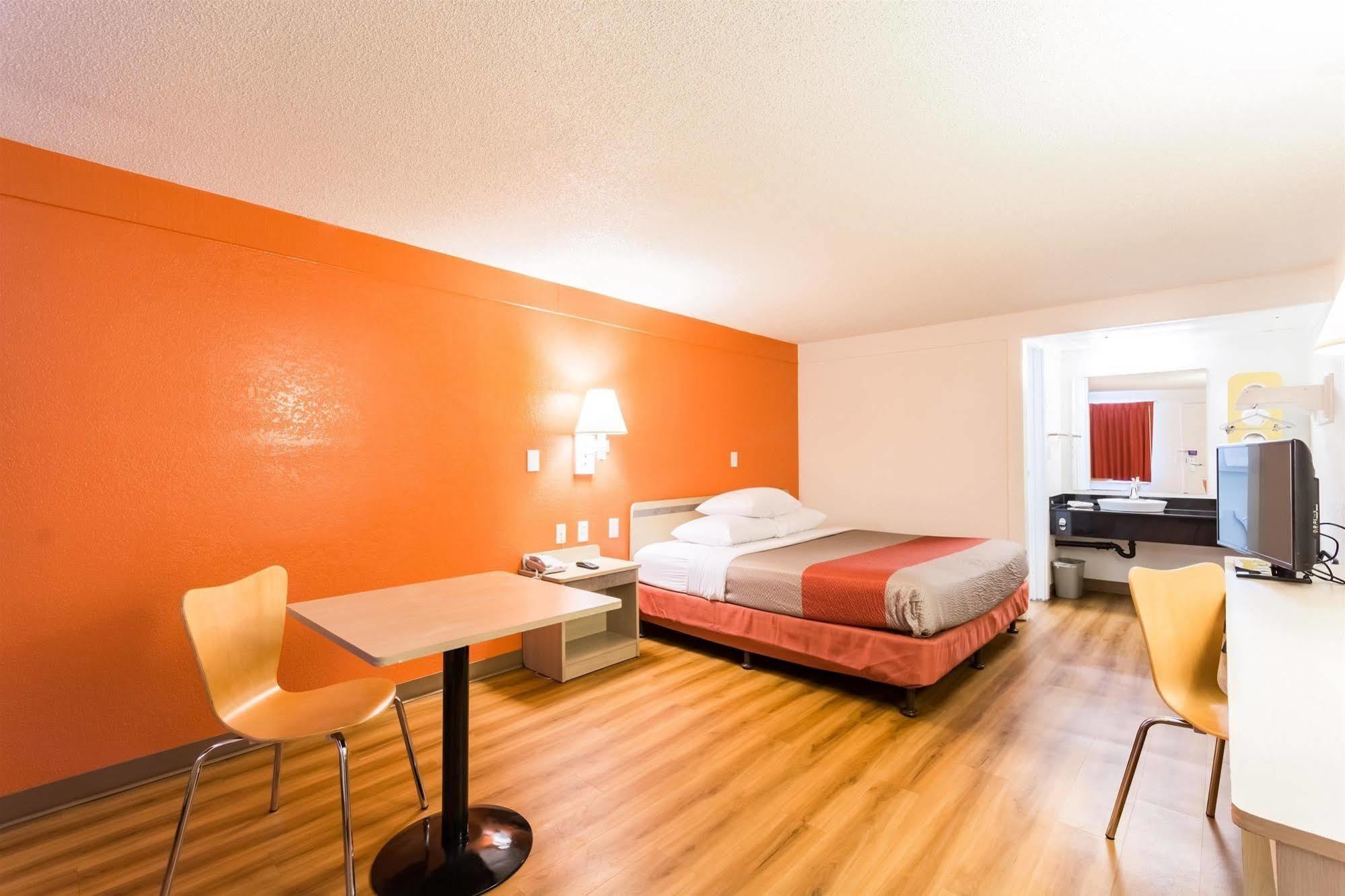 Travelodge By Wyndham Essington / Philadelphia Airport Экстерьер фото