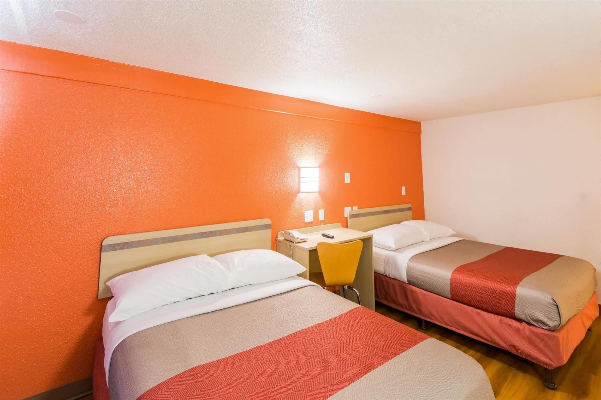 Travelodge By Wyndham Essington / Philadelphia Airport Экстерьер фото